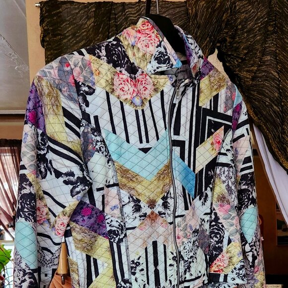 Funky full zipper, roses & abstract 23 x 20 100% poly - Picture 1 of 5